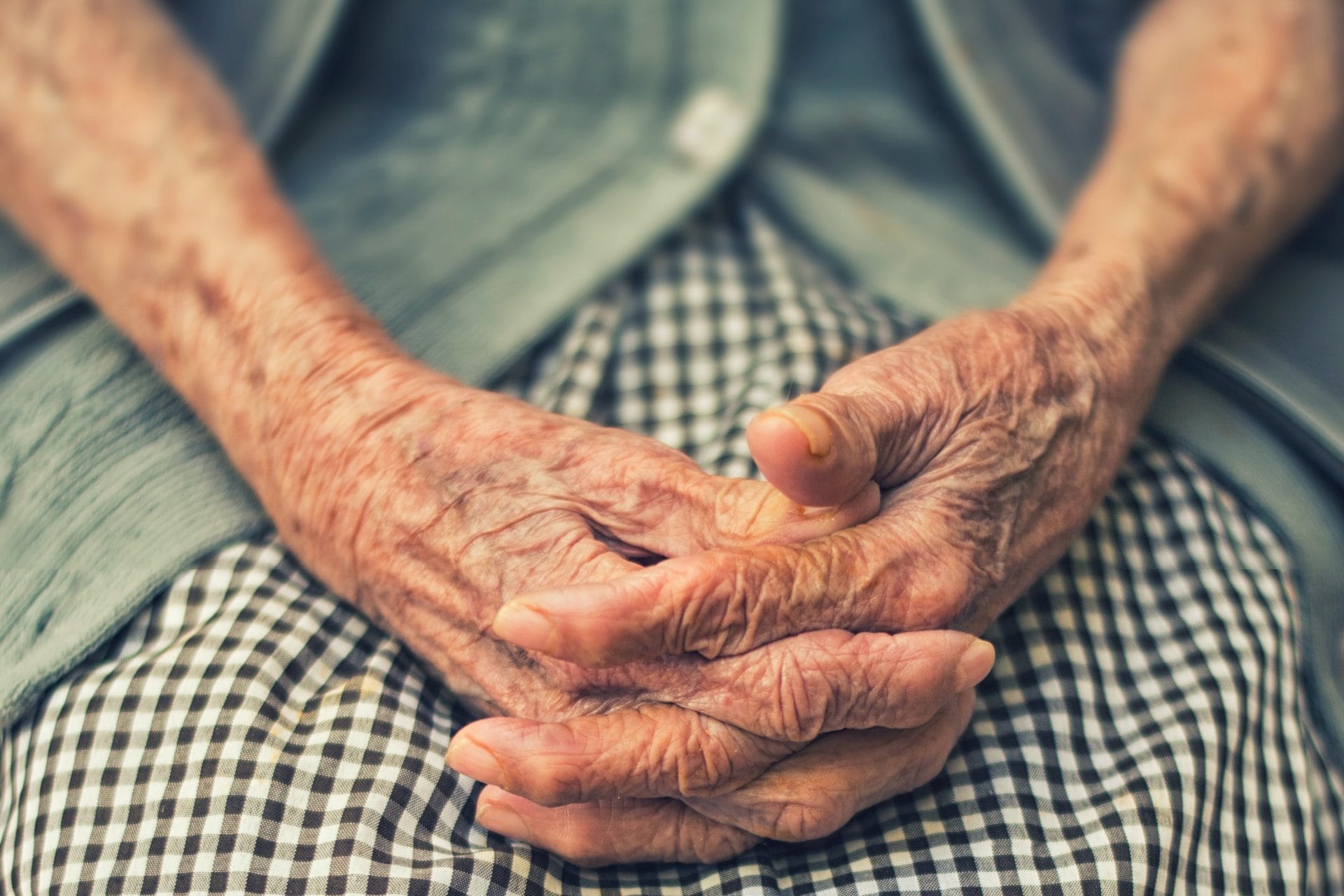 does being overweight make you look older
