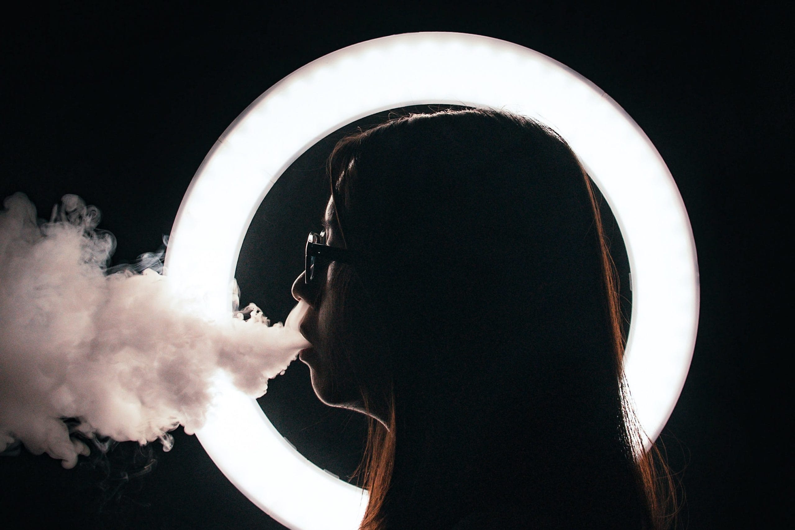 Smoking harms the lungs.