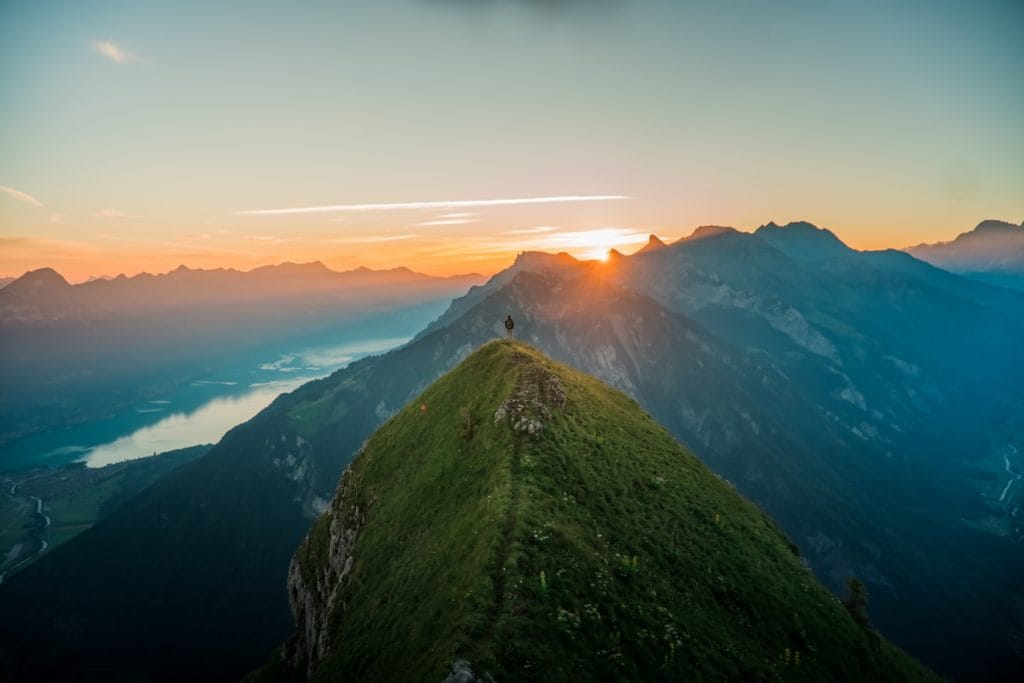 Is it better to get up early or late?